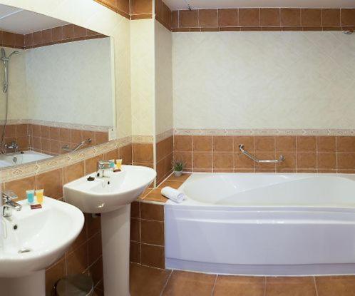 Hotel Wellness Marbella Hills 오옌 외부 사진